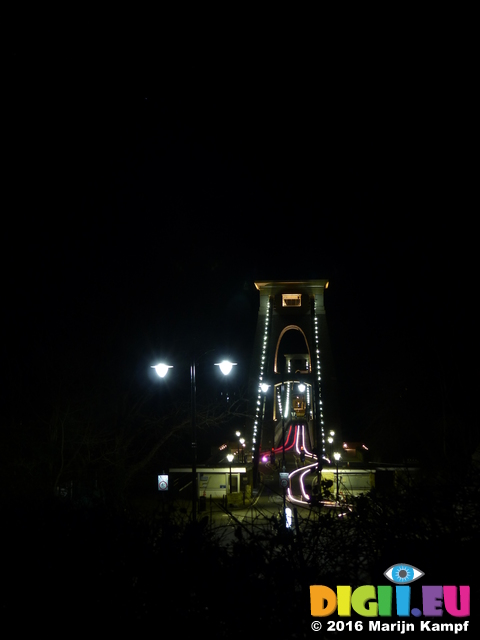 FZ026435 Clifton suspension bridge at night